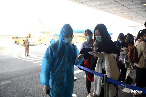 Những người thầm lặng sau chuyến bay đón kiều bào từ tâm dịch COVID-19: Tụt huyết áp, tình nguyện xa con để nhận nhiệm vụ Ảnh 31