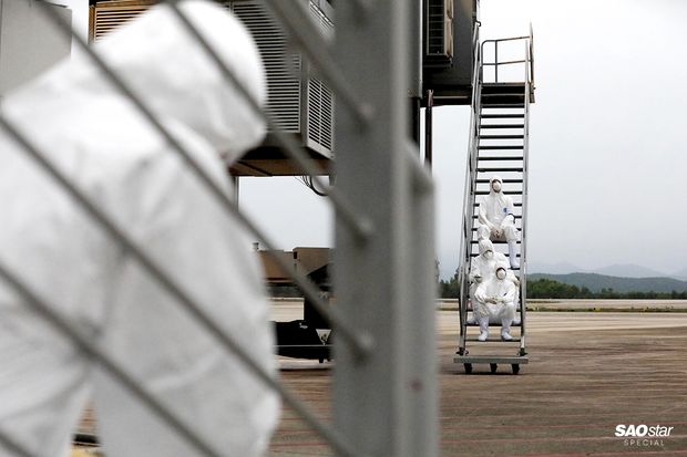 Những người thầm lặng sau chuyến bay đón kiều bào từ tâm dịch COVID-19: Tụt huyết áp, tình nguyện xa con để nhận nhiệm vụ Ảnh 32