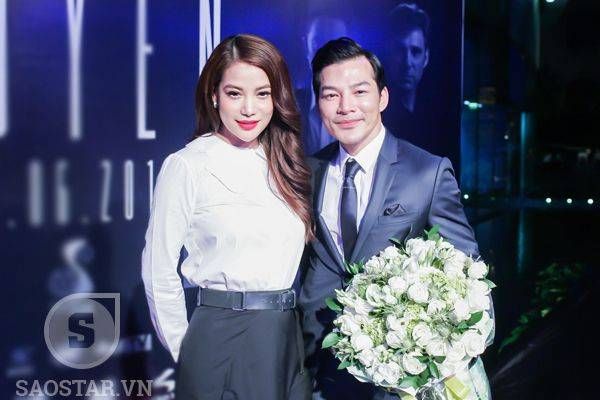 Trần Bảo Sơn ôm eo, cười thả ga bên vợ cũ