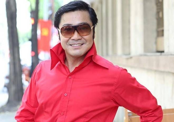 Lý Hùng mặc quần ống loe trong 'Hy sinh đời trai'