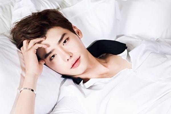 Lee Jong Suk bị mất cắp thông tin cá nhân