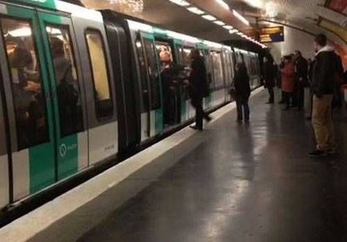 Fan Chelsea bị cấm đến sân vì phân biệt chủng tộc