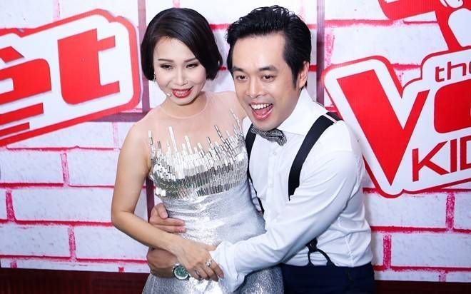 Cẩm Ly ngượng ngùng khi nhạc sĩ Dương Khắc Linh ôm eo