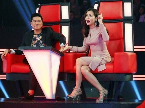 Cặp Giang - Hồ đập đầu xuống ghế vì thua Dương Khắc Linh