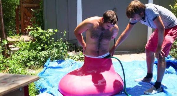 Cảnh quay chậm vụ nổ bóng nước khổng lồ thú vị nhất quả đất