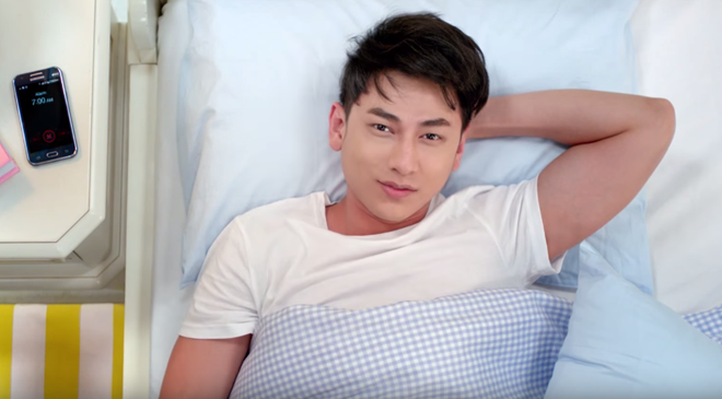 Isaac hát 'Mr Right' trong trạng thái ngái ngủ