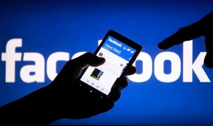 Trốn bạn thân trên Facebook
