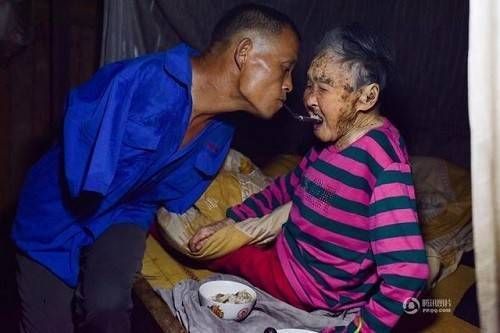 Câu chuyện cảm động về lòng hiếu thảo của chàng nông dân tật nguyền