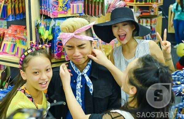 Minh Hằng và trò cưng 'đeo nơ hồng' cho Phan Hiển