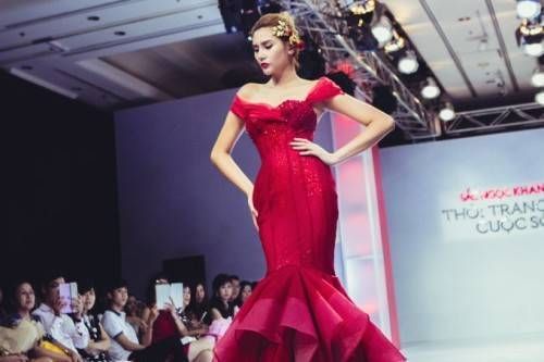 Hoàng Yến quyền lực trở lại sàn diễn