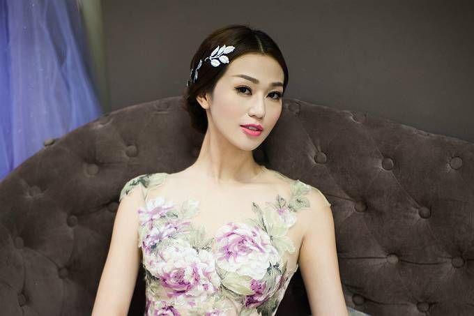 Khánh My gây ấn tượng với phong cách quý cô