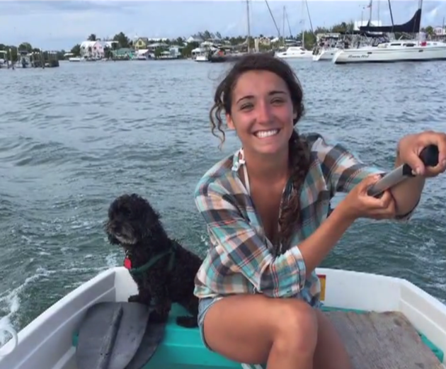 Nữ sinh 9 tháng vượt biển để tới trường