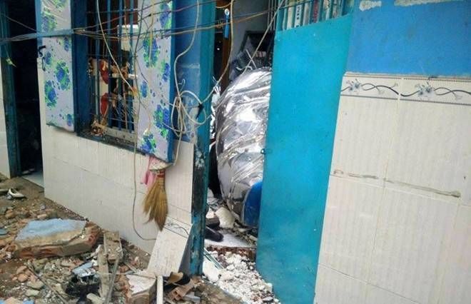 Bồn nước rơi từ tầng 4 đè chết bé 8 tháng tuổi