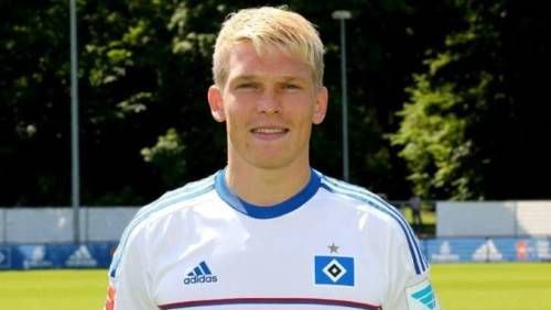 Tiền đạo của Hamburg  bị vợ cắn suýt đứt… lưỡi