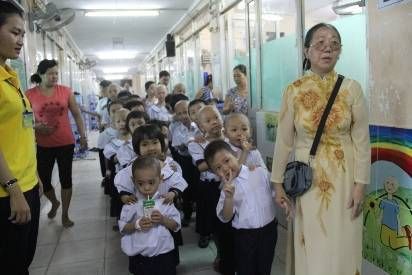 Ngày khai giảng đặc biệt ở bệnh viện Ung bướu