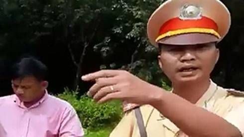 Xuất hiện đoạn clip 'bị đòn' vì cự cãi với CSGT