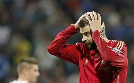 Gerard Pique Tây Ban Nha bị CĐV nhà tấn công tại hộp đêm