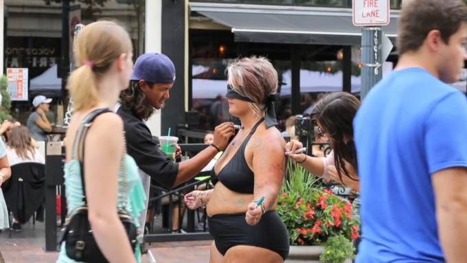 'Bà béo' 40 tuổi mặc bikini, kêu gọi yêu thương bản thân