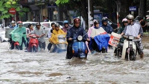 Kinh nghiệm xử lý xe chết máy khi trời mưa bão