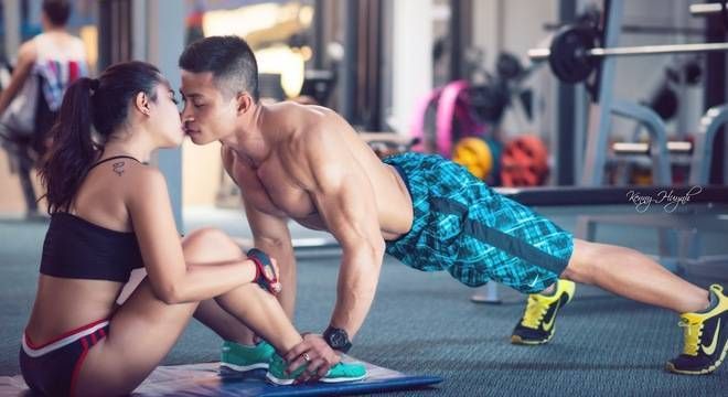 Trào lưu bạn thân chụp  ảnh tình tứ gây sốc của teen Việt