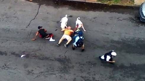 Kinh hoàng clip cụ ông bị đàn chó pitbull cấu xé