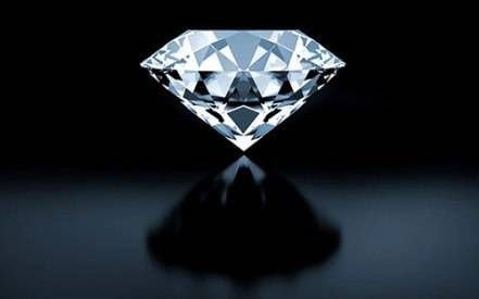 Du khách Trung Quốc nuốt kim cương sau khi lấy cắp