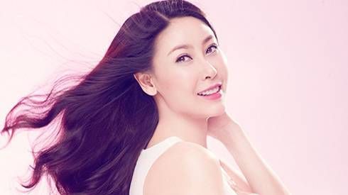 Hà Kiều Anh rạng rỡ chào đón đứa con thứ ba