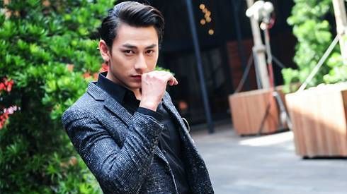 Isaac: Tôi nghĩ mình ‘không được bình thường’