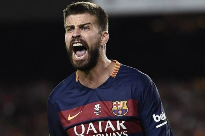 Pique suýt mất hơn 1 năm tiền lương vì ‘nổ’ trên Twitter