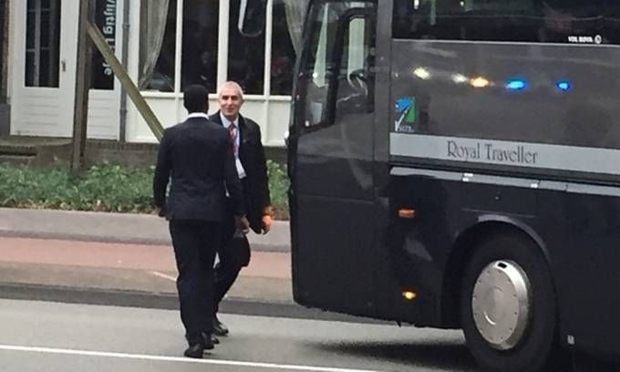 Martinal suýt bỏ lỡ trận đấu vì trễ xe buýt