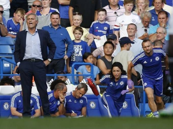 Xúc phạm bác sĩ đội bóng, Mourinho đối mặt với án cấm chỉ đạo 5 trận