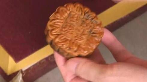 Kinh hoàng bánh Trung Thu Trung Quốc 10 năm vẫn không bốc mùi