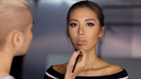 Minh Tú liên tiếp xuất hiện ấn tượng trên báo Mỹ