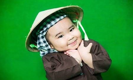 Cậu bé 4 tuổi gây sốt cộng đồng mạng - Thiên thần nhỏ vạn người mê