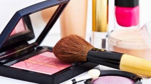 Đừng để hộp trang điểm chứa đầy 'thuốc độc'