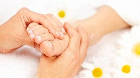 Massage ngón chân cái làm giảm cảm giác thèm ăn