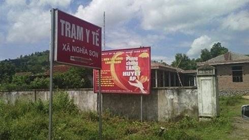 Mâu thuẫn công việc, trạm trưởng y tế chém 2 nữ nhân viên, cắn lưỡi tự sát