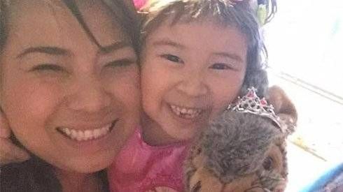 Bé gái 6 tuổi nghiêm túc yêu cầu cha mẹ phải làm bạn