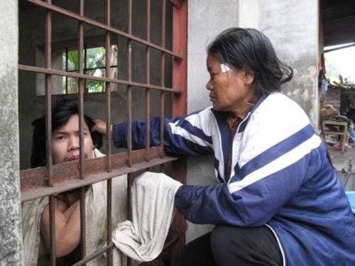 'Nhiều người khuyên cho nó liều thuốc độc, tôi không làm được'