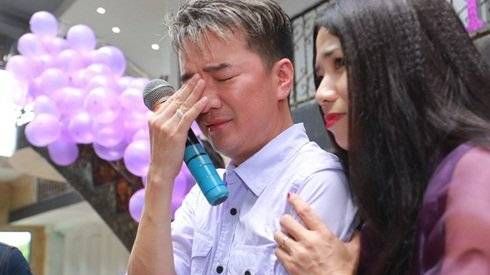 Mr.Đàm bật khóc nức nở trong buổi sinh nhật với fan Hà Nội