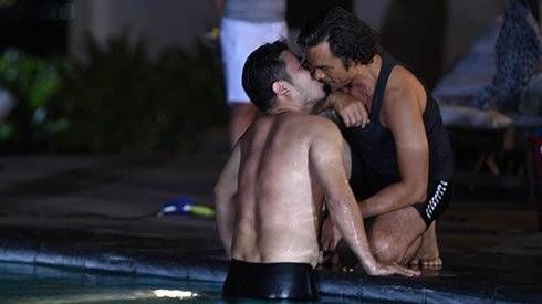 Đức Hải bị tung ảnh 'khóa môi' một chàng trai ở hồ bơi