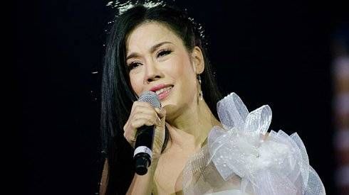 Mặc bão scandal, Thu Phương tập trung tranh giải tại Hollywood