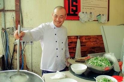 Chàng kỹ sư bỏ bằng đại học đi… bán phở