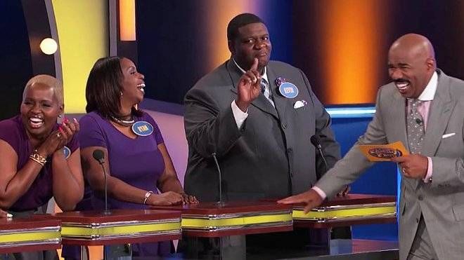 Gameshow gia đình bị chỉ trích vì đặt câu hỏi nhạy cảm