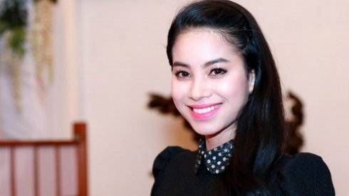 Hoa hậu Phạm Hương luôn muốn gửi lời cám ơn NTK Võ Việt Chung