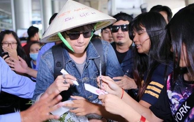 5 sao ngoại từng khiến fan ‘náo loạn’ khi đến Việt Nam trong năm 2015