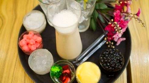 Hẹn hò ngày mưa với lẩu trà sữa ngọt ngào