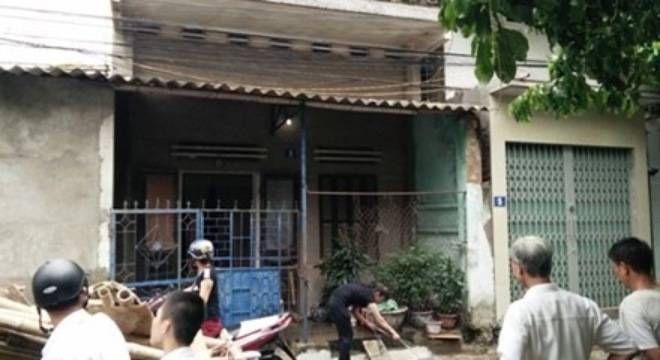 Nghịch tử cứa cổ mẹ nuôi ép đưa 200 triệu đồng để trả nợ