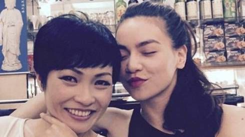 Những ứng xử khôn khéo của Hồ Ngọc Hà khiến nhiều người nể phục