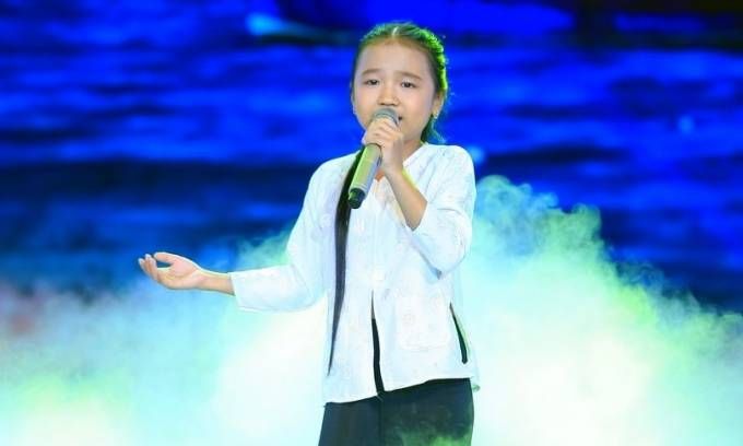 'Bánh mì cháy' Quỳnh Anh 'tái xuất' Giọng Hát Việt Nhí